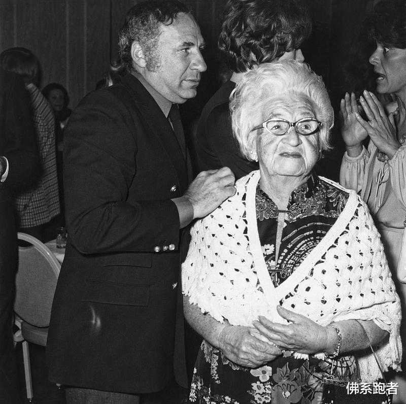 染发 60岁以上的女人满头白发是染发漂亮还是不染发漂亮？