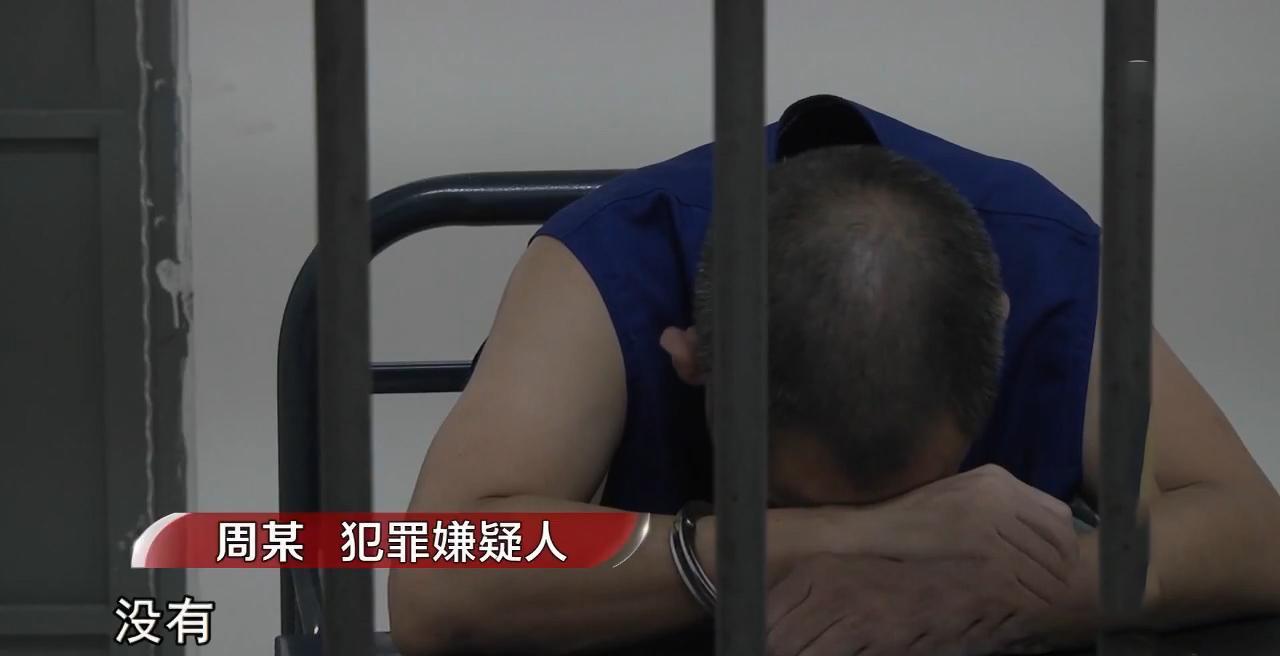 17年浙江富豪密室被盗,墙根发现隐秘盗洞,民警钻进去后大感疑惑