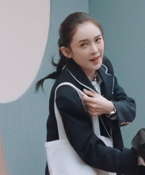 赵樱子|扒姐姐造型：吴谨言私服2万，张天爱背包3万，赵樱子手表93万最豪横