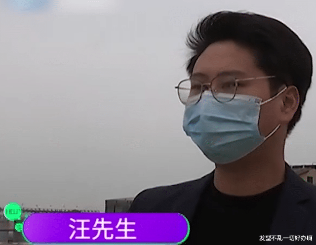 ?帅小伙去要账，遭大妈反锁屋内搂抱，账没要回来还差点丢了清白