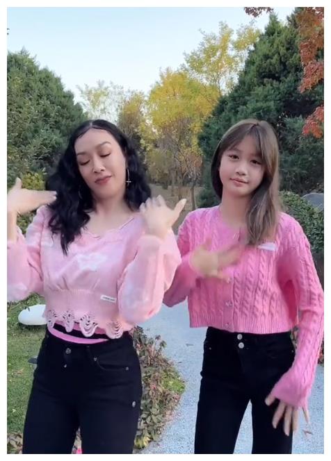 钟丽缇|钟丽缇：个子被女儿赶上，Cayla年仅12岁就已经是168CM超过雅雅了