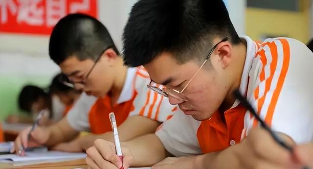 连体裤|这4类专业,毕业后好找工作,就业工资也不低,且更容易就业