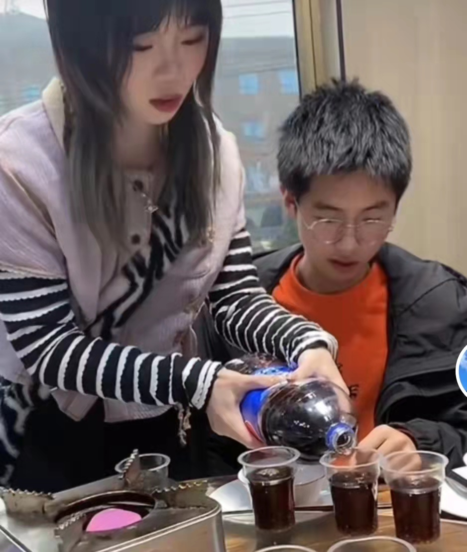 春晚|孙卓亲笔信荣登春晚，为家族争光，原本是好事但孙妈妈却很担忧