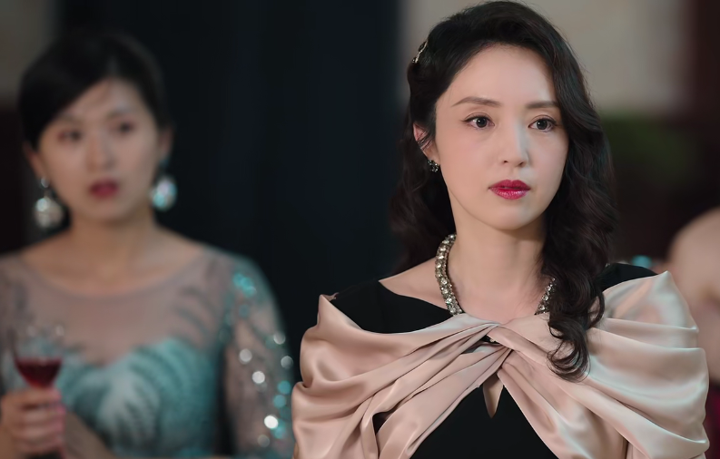 董璇|董璇新剧逆袭成黑马，开播1天拿下榜单第一，连刷2遍不过瘾