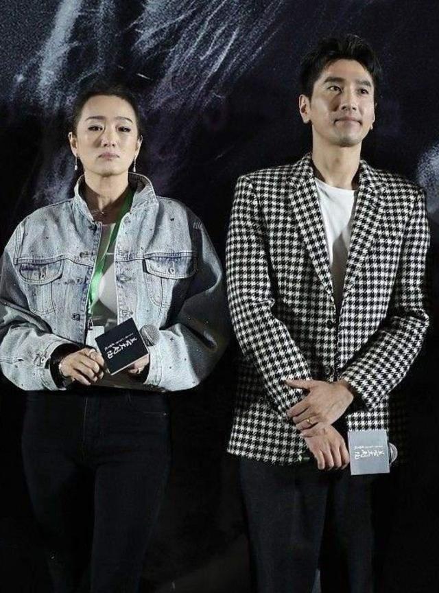 王源|高圆圆与赵又廷真甜，素颜加朴素打扮探班老公，同框巩俐赢了美貌