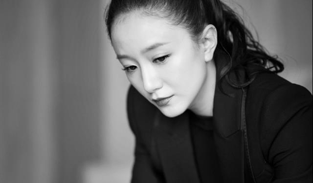 |她因嘴角的一颗痣,出道多年一直不温不火,今去掉痣后美到不敢认