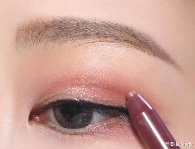 眼妆 画不画眼妆,区别真的很大,秀智的樱花妆,宋祖儿的胭脂妆太迷人