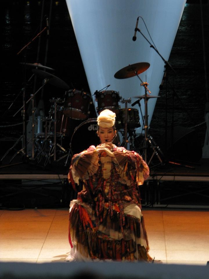 金星|多次上春晚却总出洋相，与富豪闪婚，如今39岁还是这副模样