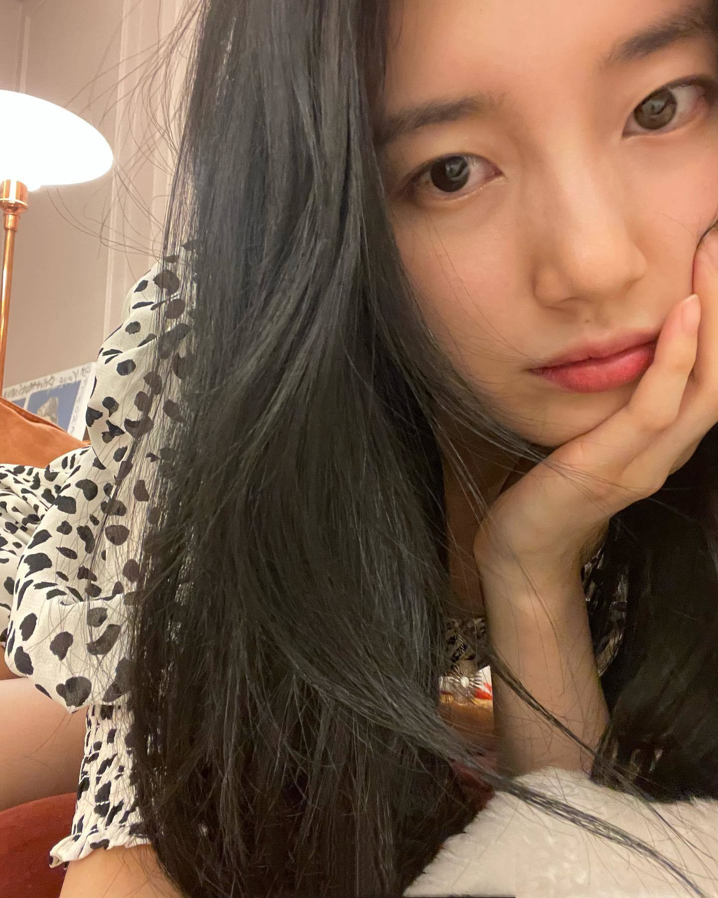敷尔佳 裴秀智ins近照集锦，大家觉得哪种发型适合她？ ???