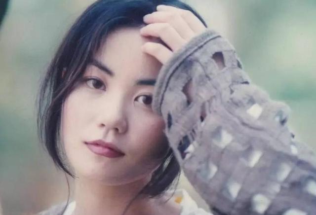 李嫣|“背靠王菲”李嫣:14岁穿着超短引关注,曾直言我不需要什么能力