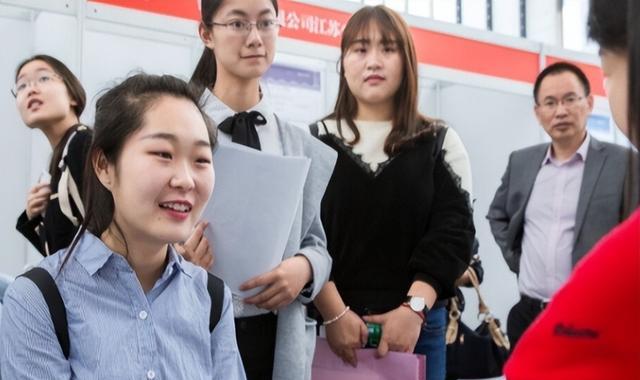 事业单位|今年,事业单位或迎来“新调整”?“8类人员”或将被调为公务员