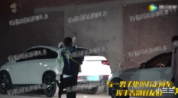 温婉|华晨宇曝恋情后，张碧晨与银发男子回公寓过夜，现男方身份曝光