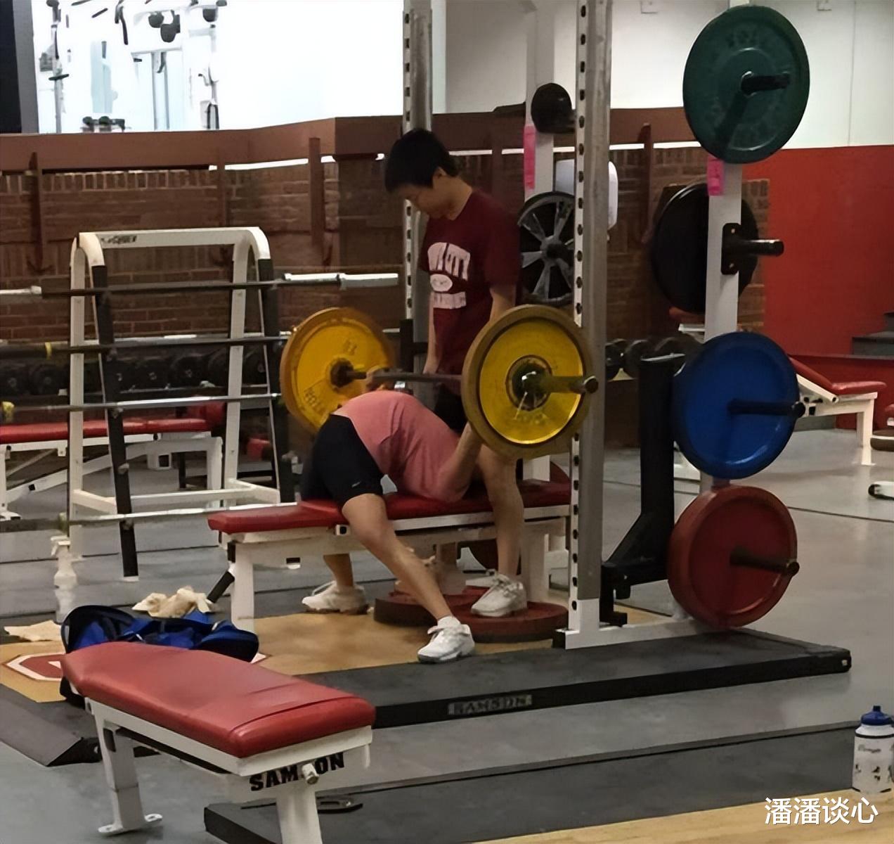 神奇有趣的罕见照片:奇特的巨石,琥珀里的蚂蚁大战,骑行运动