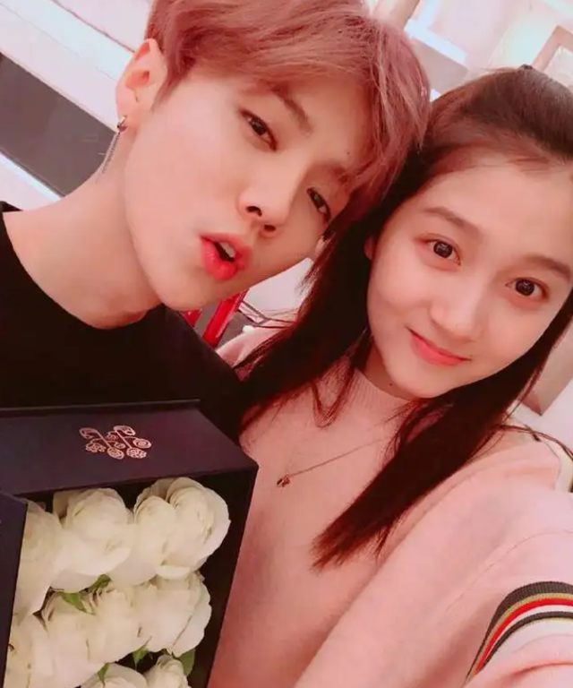 鹿晗|鹿晗关晓彤分手风波升级，狗仔曝光男星裸上身照