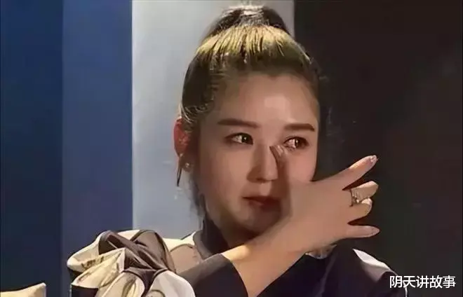 何洁|何洁：我开着法拉利，住着豪宅，直播间哭一场就能收到几十万礼物