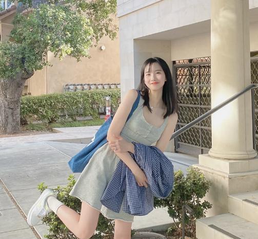 赵露思 长相干净的女生，基本都有这“3个特点”，大家看看都占了几个