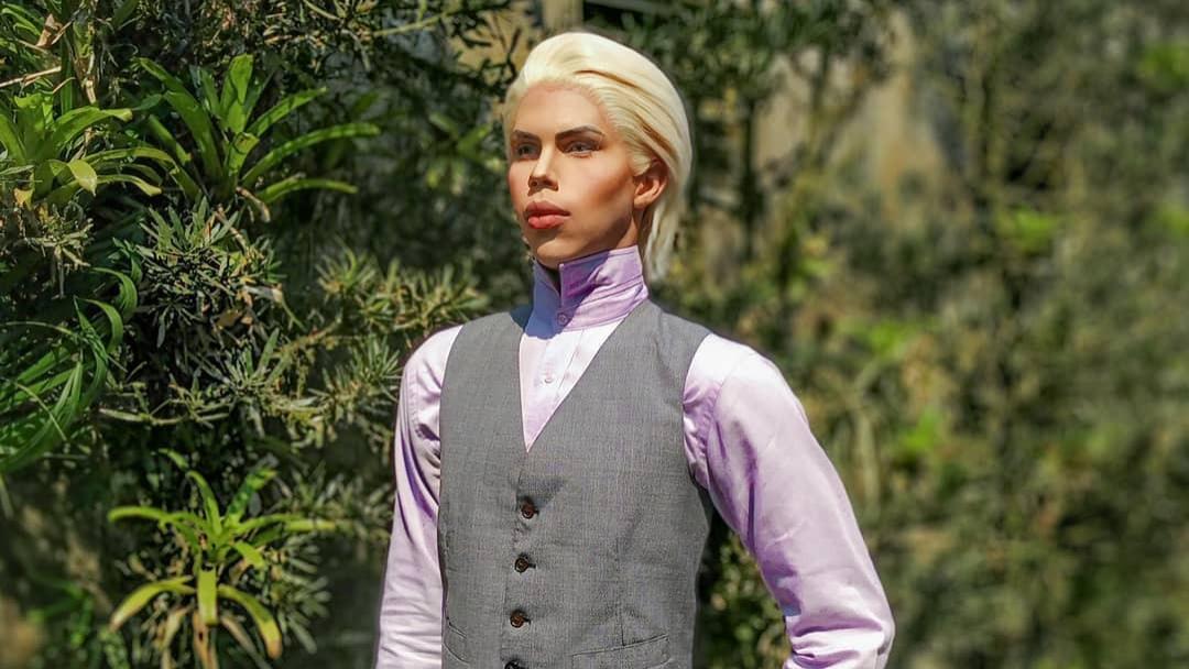 整容|巴西少年整容42次变\芭比男友\，没火起来改行跑去搬砖了