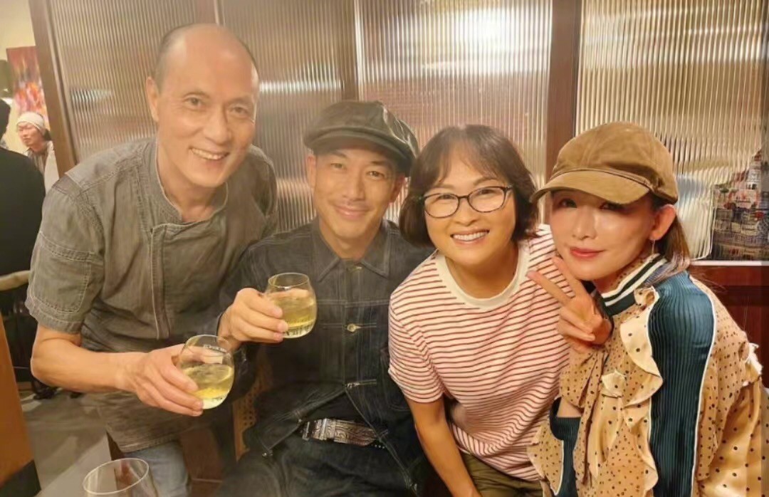 林志玲|林志玲夫妻参加聚会！老公穿牛仔真的好帅，她穿休闲装却更显老了