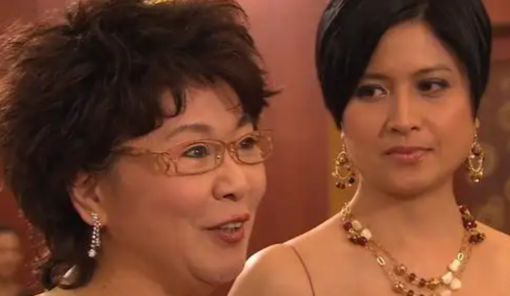 生存指南|她是港剧《珠光宝气》中的人精,说话方式堪称一部教科书式的职场生存指南