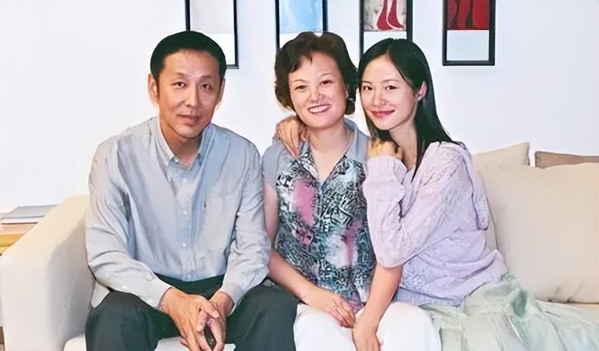 陈道明|同样是老戏骨,陈道明40年婚姻无绯闻,张铁林却抛弃妻女风流一生