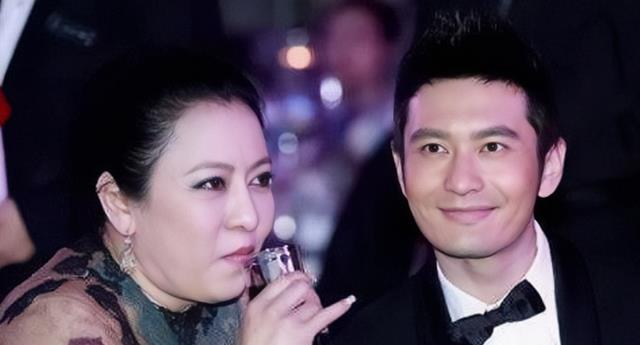 黄晓明|黄晓明为叶珂庆生送表白卡,被曝和别人有娃,叶珂也是离异带俩娃