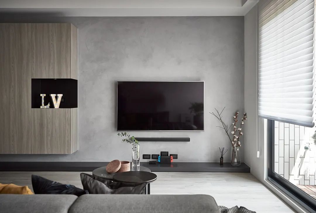 高级灰简约风装修,融入经典装修元素,三居室美翻了