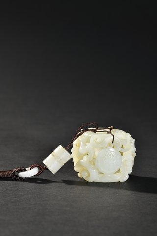 和田玉籽料|清代 和田玉籽料螭龙把件