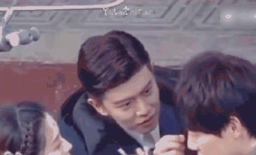 欢娱影视|请君还没播他就上了次热搜，原来是欢娱影视的演员，跟嘉伦差一岁