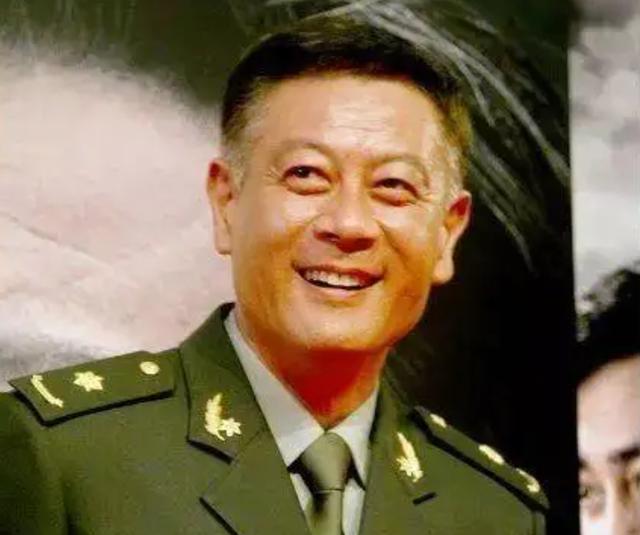 周润发|巫刚:15年婚姻结束后,没有再婚,身边却有陈瑾陪伴守护20年