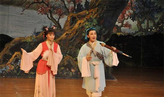 黄梅戏|一代名伶严凤英，香消玉殒之余不禁让人惋惜美人扑朔迷离的情感