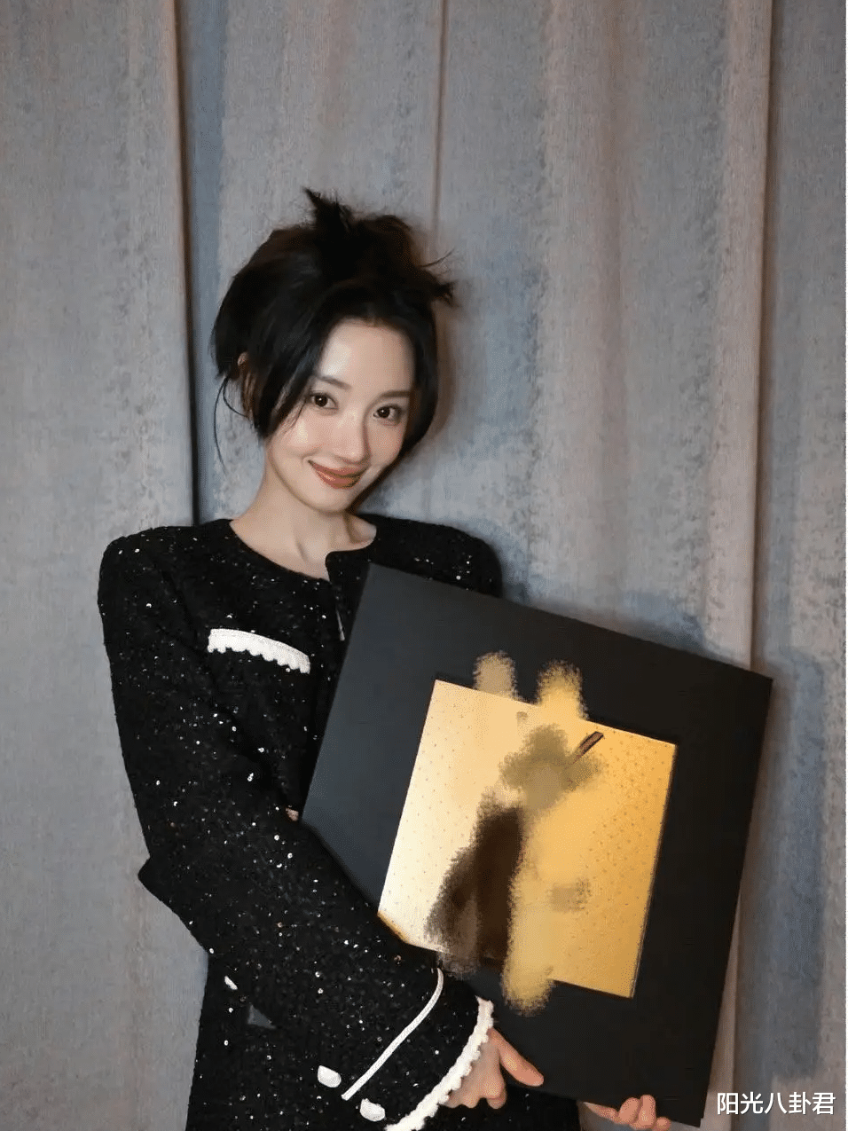 卜冠今|28岁女星再次变脸!脱离小老太太风格越来越洋气,可惜辨识度没了