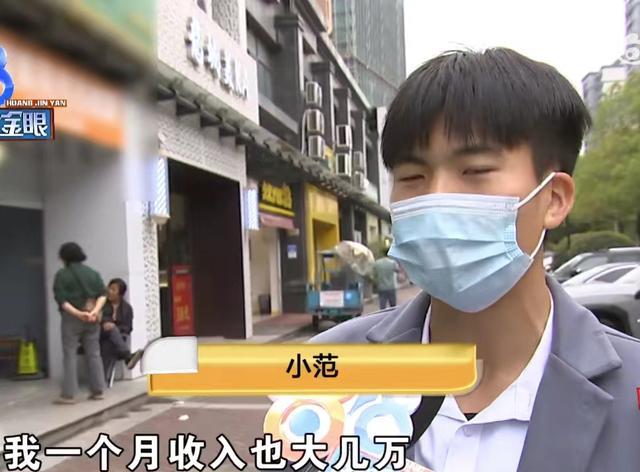 小伙月入大几万却要退回理发会员卡里300元,只因为一次掏耳朵