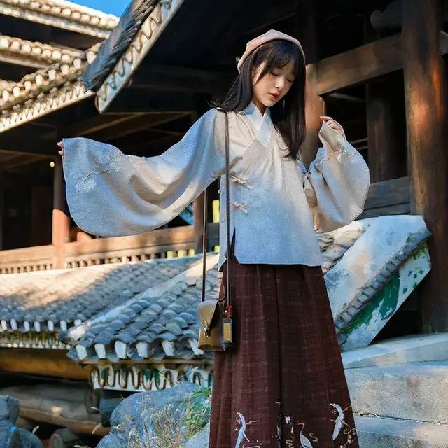 徐娇|星女郎徐娇彻底转型:开公司学设计,还连续8年推广汉服