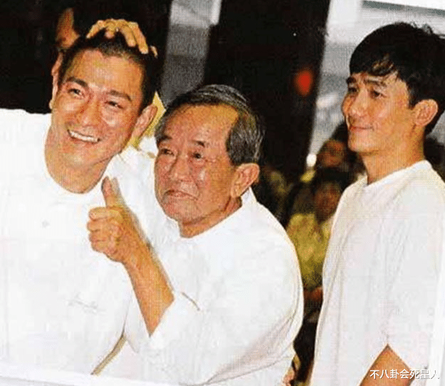 陆子艺|娱乐圈的“封建迷信”：改名转运、大师算卦、烧香拜佛，个个离谱