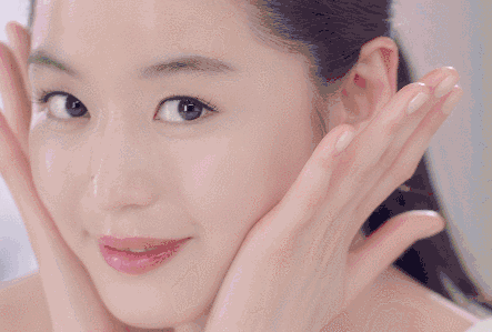 二月二 《美容大王》再婚!雪白肌嫩如玉,好肌肤离不开她的护肤小秘诀