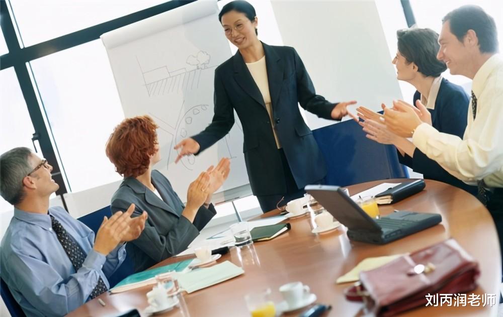 |我儿子结婚,老板很唐突的随礼一万元,他孩子结婚我该随多少?