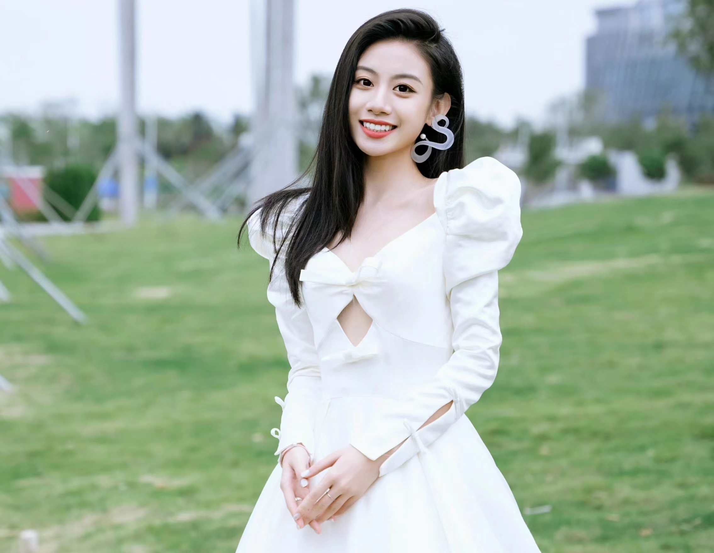 小姐姐|同样是《好声音》总冠军，把伍珂玥和单依纯一对比，差距就出来了