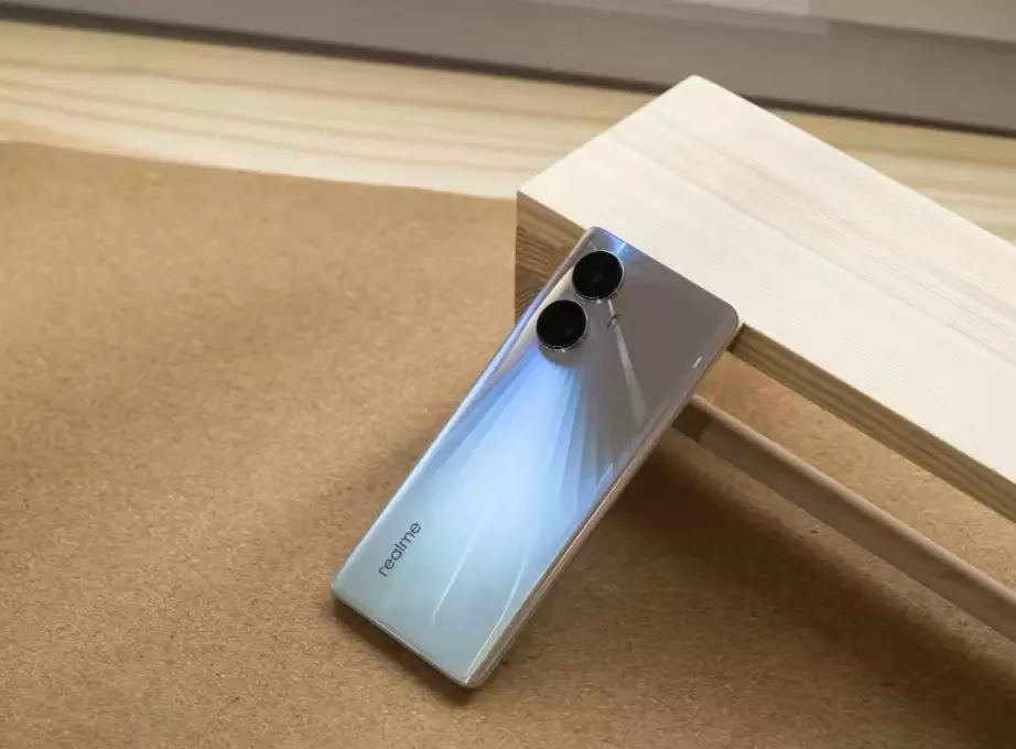 realme|1699元起！首销拿下双平台销冠，1亿像素+5000mAh+2160Hz曲屏