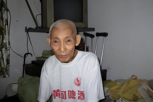 1997年,重庆80岁老人搞黄昏恋,新婚夜丈夫惊呼:我60年前娶过你