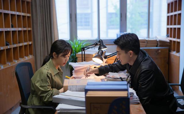 男友力|《总监》一次背调将剧情推向高潮，陆既明男友力爆棚，超甜