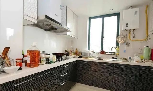 入住半个月,晒晒小舅子准备的新房,头回见到这么有档次的电视墙