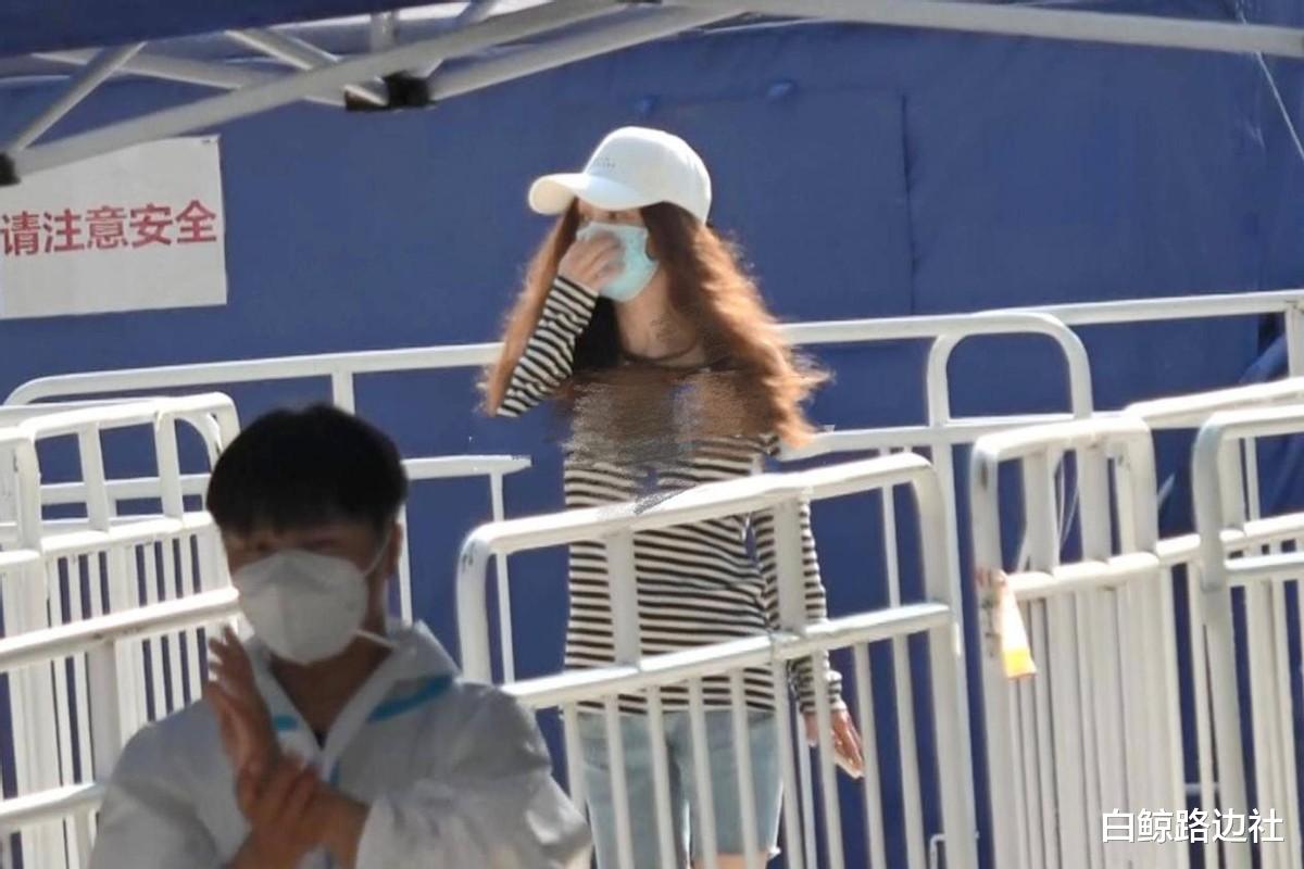 姚笛|40岁姚笛与富豪婚姻破裂？戴绿帽去喝咖啡，视频文案被嘲三观不正