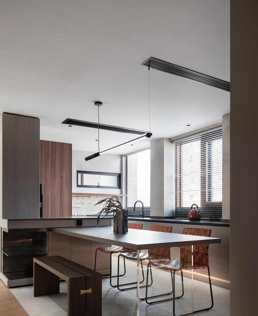 为了孩子,她直接在客厅设计一个“空中栈道”,一进门就被吸引