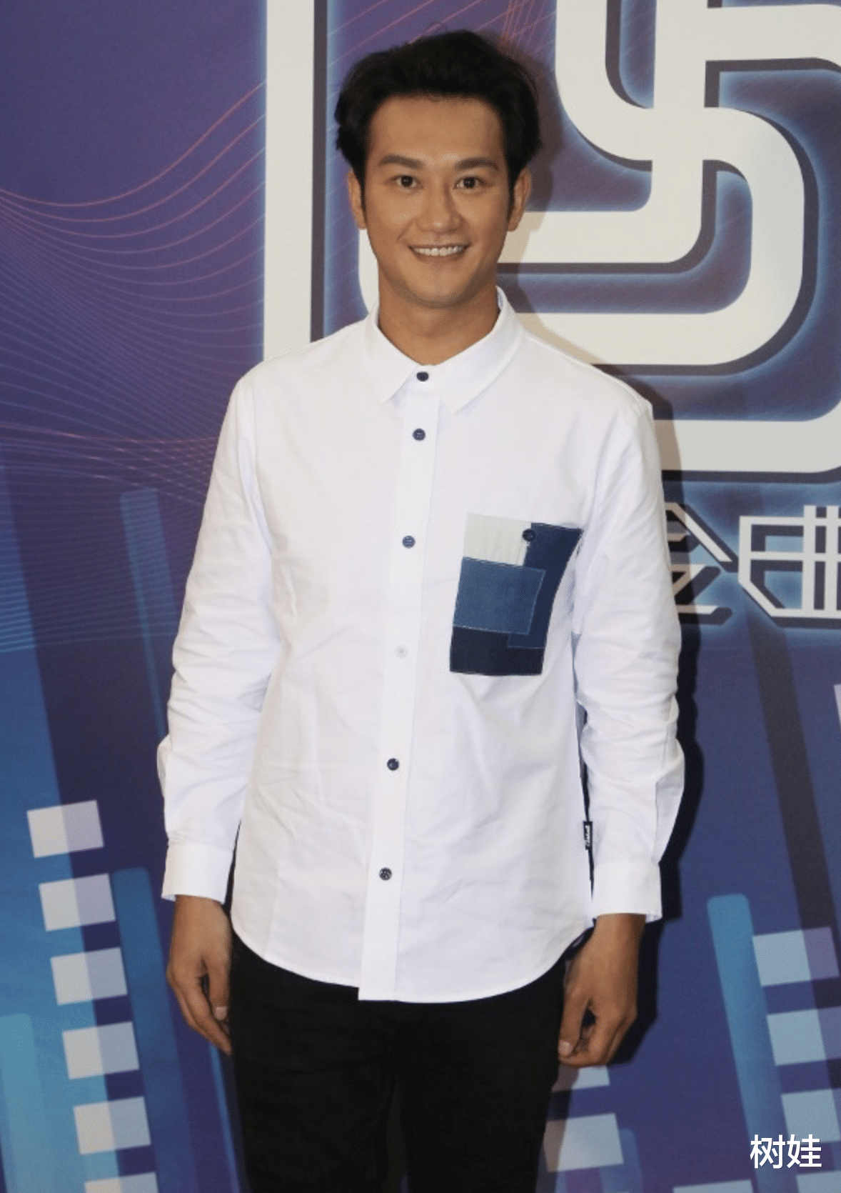 吴浩康|38岁歌手宣布双喜临门，与女友交往半年奉子成婚，前任纷纷送祝福