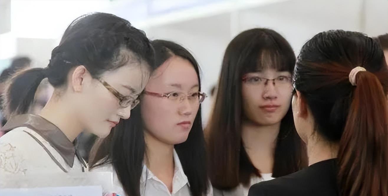 大学生|名企HR谈毕业生求职:有些大学生不用面试,看简历就直接淘汰了