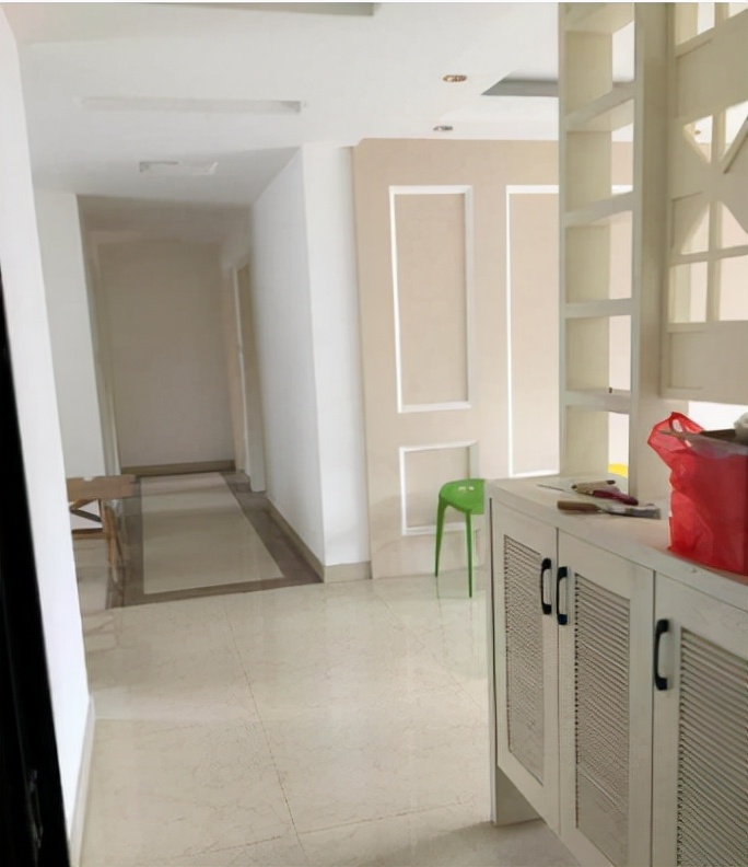 新房硬装用了20万,亲戚在客厅转了一圈,直夸背景墙特别有档次