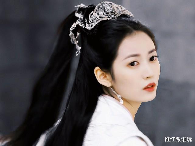 李易峰|首播破亿，播放指数第一，李易峰4个单人热搜！初代顶流依旧强悍