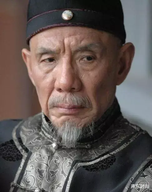 魏宗万|被导演跪求演戏的魏宗万,在娱乐圈38年买不起房,81岁还接戏