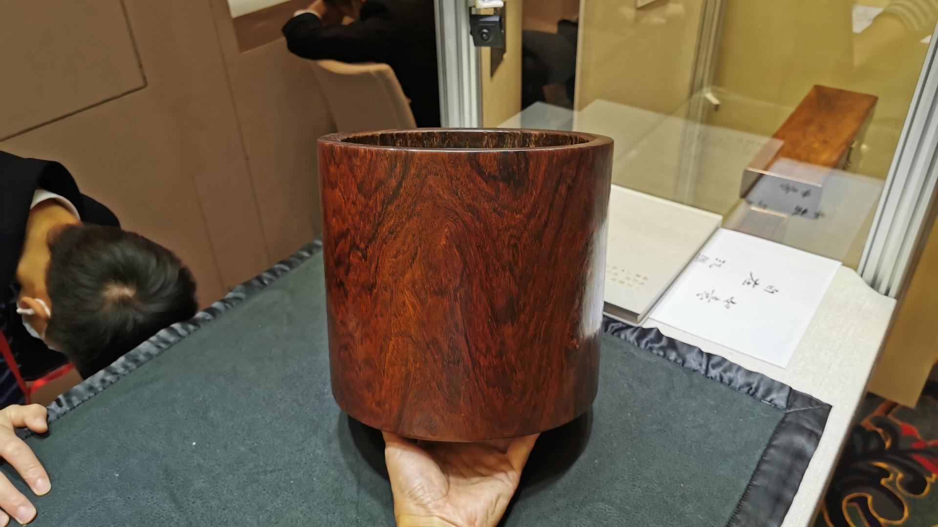 笔筒|口径大于高度，清黄花梨笔海整挖配活脐