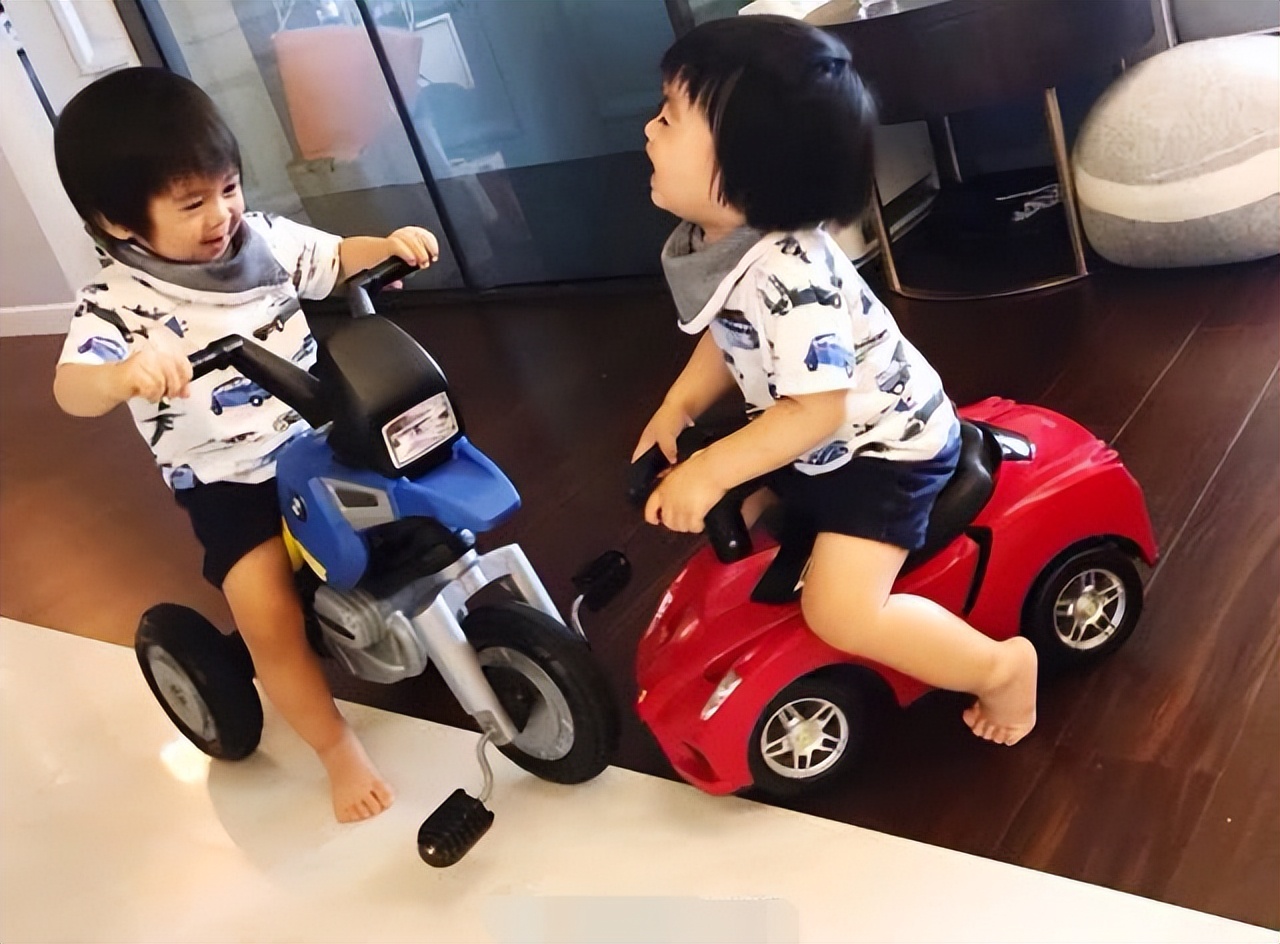 林志颖|林志颖赛车事业后继有人，连续3天陪儿子练车，罕晒夫妻同框秀恩爱